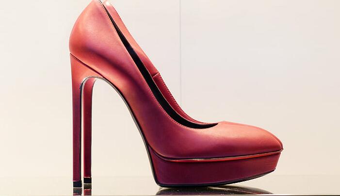 穿高跟鞋脚趾不疼方法 怎么穿高跟鞋脚趾不疼 穿高跟鞋脚趾不疼方法 怎么穿高跟鞋脚趾不疼