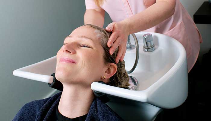 指甲花染头发碰水 怎么用指甲花染头发