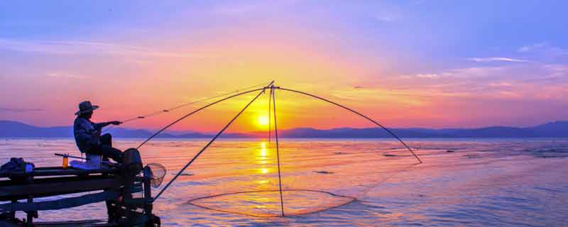 冬天钓鱼钓深还是钓浅 冬天钓鱼的方式