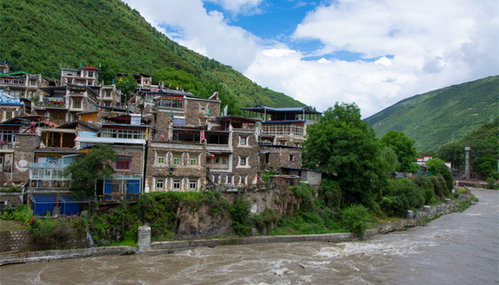 康定属于甘孜州还是阿坝州 康定是不是属于甘孜州