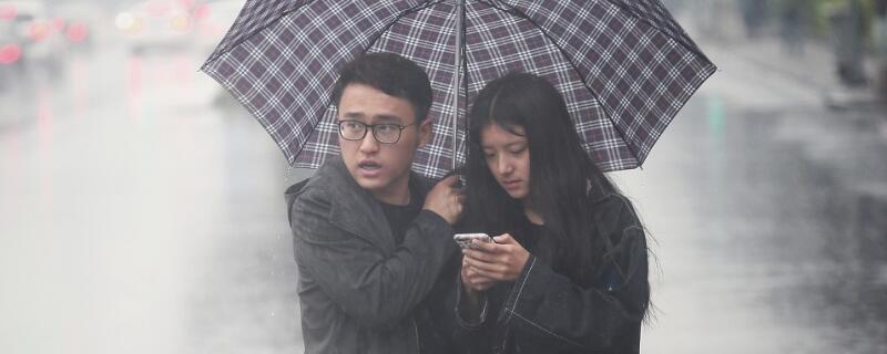 打雷可以打电话吗 打雷可以玩手机吗