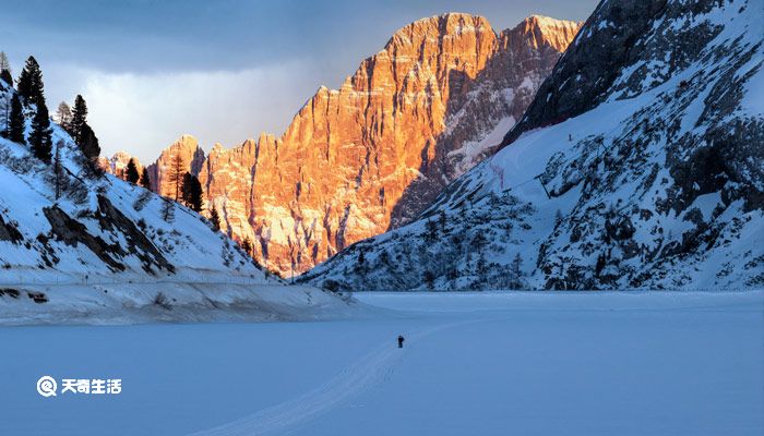 珠穆朗玛峰是哪个国家的 珠穆朗玛峰在什么地方