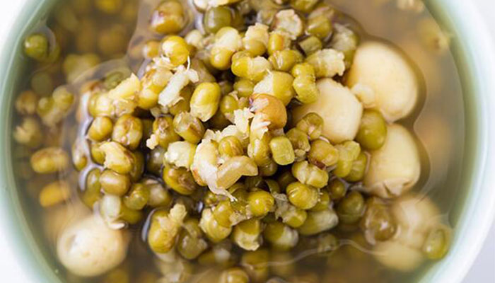 绿豆汤为什么是红色的 绿豆汤变红色能不能喝