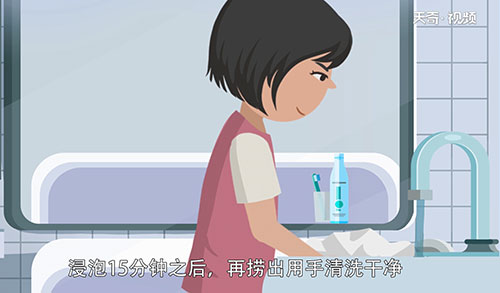 衣服染色怎么洗掉