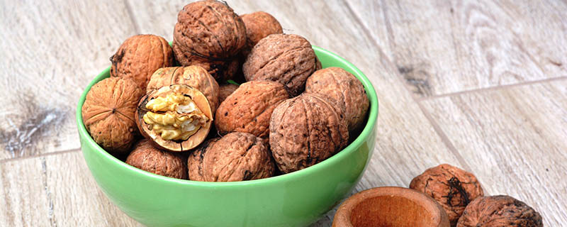 吃核桃有什么好处和坏处 吃核桃的好处和坏处
