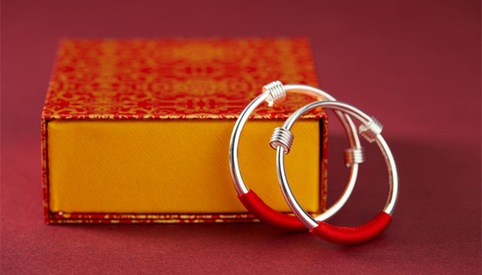 银手镯发黄是什么原因 银手镯发黄是怎么清洗