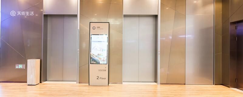 电梯下降怎么自救 电梯下降的自救方法