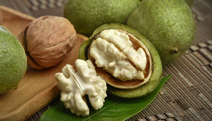 打核桃手黑了怎么办 打核桃手黑了怎么洗 打核桃手黑了怎么办 打核桃手黑了怎么洗