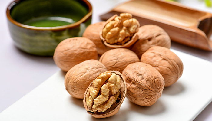 吃核桃有什么好处和坏处 吃核桃的好处和坏处