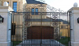 大门旁边挂什么风水好 大门里面挂什么风水好