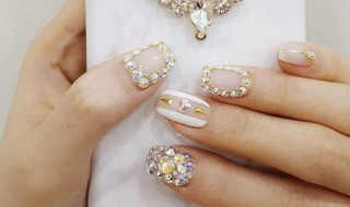 美甲包边的方法（美甲饰品用什么包边）