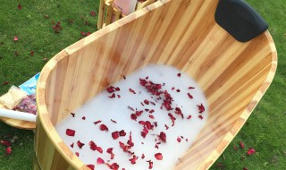 泡澡放什么可以美白皮肤 泡澡时放什么可以美白皮肤