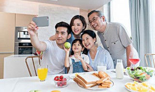 妈妈和孩子可以是朋友吗 妈妈和孩子可以是朋友吗英语