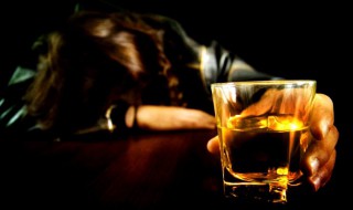 喝完酒第二天头疼怎么办（头天晚上喝完酒第二天头疼怎么办）