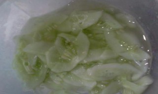 黄瓜冻冰箱会怎么样（冰箱放黄瓜为什么会冻坏）