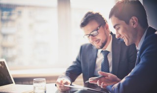 面试自我介绍简单大方（面试自我介绍简单大方100字）