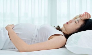 坐月子的吃公鸡还是吃母鸡（坐月子的吃公鸡还是吃母鸡中医）