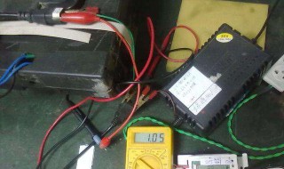 充电器一直绿灯怎么修（电动喷雾器充电器一直绿灯怎么修）