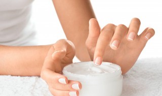 手干燥脱皮怎么办（秋冬手干燥脱皮怎么办）