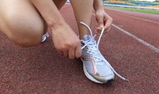 系男鞋带的方法 系男鞋带的方法图解