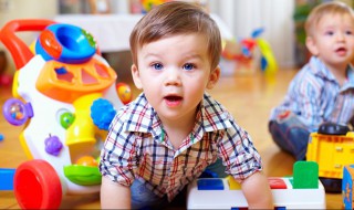 孩子第一次上幼儿园为什么会哭（刚上幼儿园会哭吗）