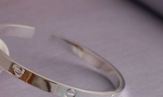 戴银手镯应该戴在哪只手上（戴银手镯应该戴在哪只手上好）