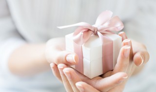 送女性朋友礼物排行榜（送女性朋友礼物排行榜高端）
