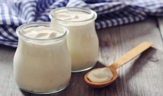 石榴能和酸奶一起吃吗（石榴能和酸奶一起吃吗早餐）