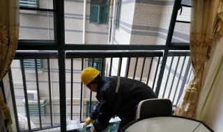 如何防止台风吹爆玻璃（如何防止台风吹爆玻璃门）