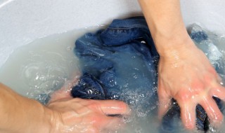 冲锋衣如何清洗（北面冲锋衣如何清洗）