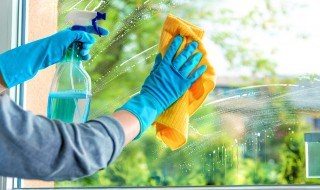 玻璃胶如何清洗（玻璃胶如何清洗保存）