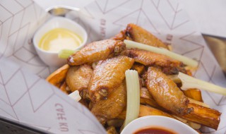 怎么吃西餐（怎么吃西餐拿刀叉）