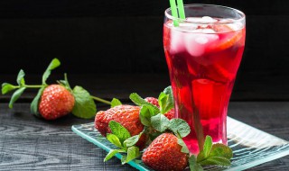 草莓水弄衣服上能洗掉吗