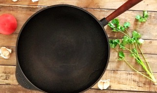 烹饪当中的焯水和过油有什么作用（焯水放油是为了什么）