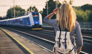 铁路上的红绿灯的作用 铁路上的红绿灯有什么用