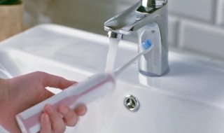 如何清洗牙刷（如何清洗牙刷杯）