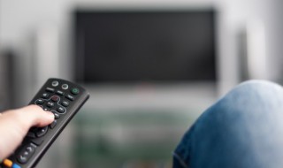 遥控器忽然对电视没作用怎么办 电视遥控器突然就不起作用了怎么回事