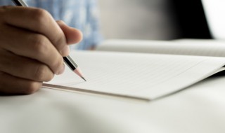 医生的辞职信简短（医生的辞职信简短模板）