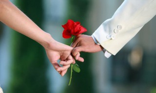 送花给女朋友写点什么好呢（送花给女朋友写点什么好呢20字）