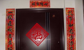 春联怎么贴才正确左右（春联怎么贴才正确左右的小口诀）