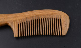 如何清洗木梳（如何清洗木梳子）