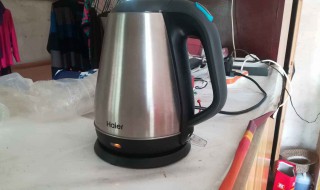 如何清洗电热水壶（如何清除水壶里面的水垢）