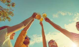 青岛啤酒的历史简介（青岛啤酒的历史简介50字）