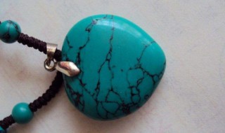 如何清洗绿松石（如何清洗绿松石的污垢）