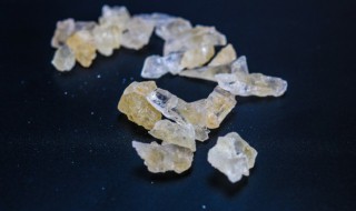 冰糖一天吃多少量才适宜（冰糖每次吃多少）