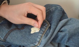 牛仔裤洗完特别硬该怎么处理 牛仔裤洗完好硬