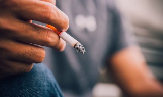 衣服烟味很浓怎么去除（衣服烟味很重怎么去除）