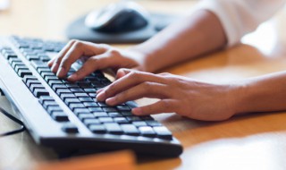 电脑键盘是谁发明的 鼠标和键盘是谁发明的