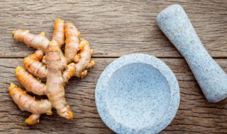 生姜削皮后是绿色可以吃吗 姜削皮后变绿色可以吃吗