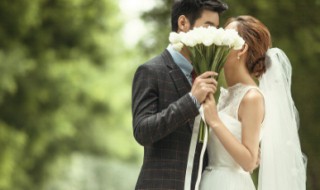 婚纱如何清洗（清洗婚纱小技巧）